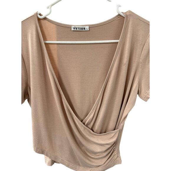 🌸3/$15🌸Deep V-Neck Cross BodyTaupe Crop Top Short Sleeve sz L - Picture 3 of 6